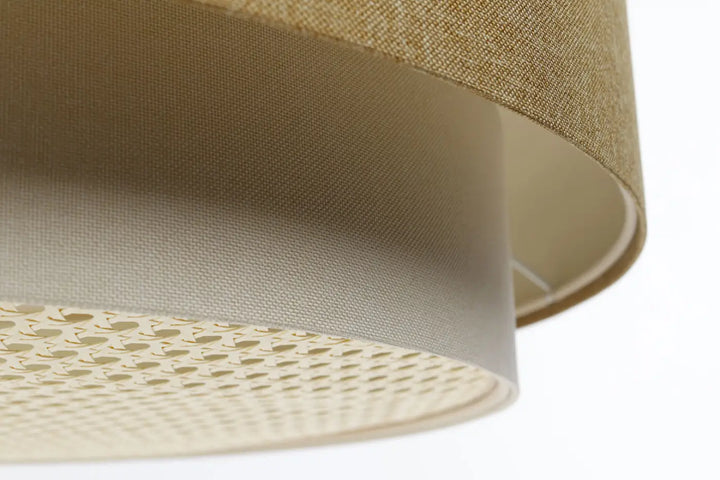 Suspension luminaire doblo boho elegant en tissu beige tissé avec doublure intérieure perforée, idéal au-dessus d’une table