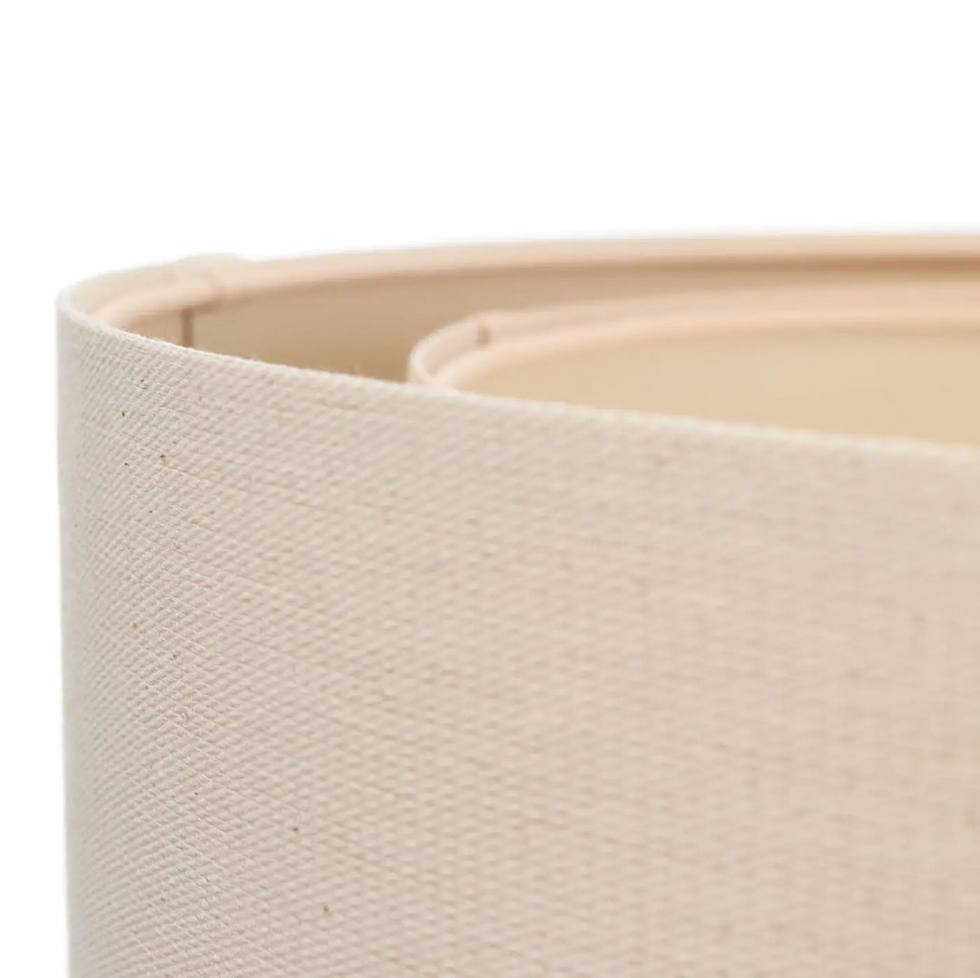 Suspension luminaire crème avec abat-jour en toile beige tissée et armature intérieure en bois visible