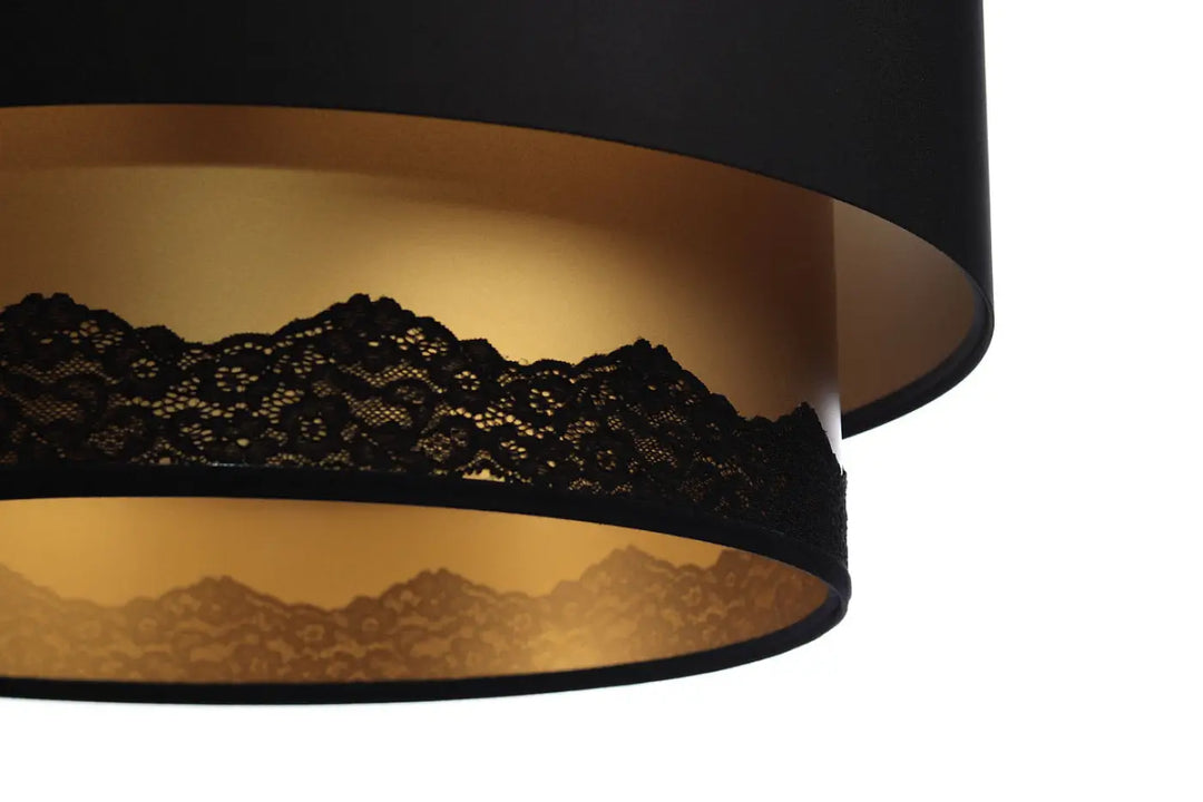 Suspension luminaire duo noire avec abat-jour en or et noir à volants avec bordure en dentelle noire délicate