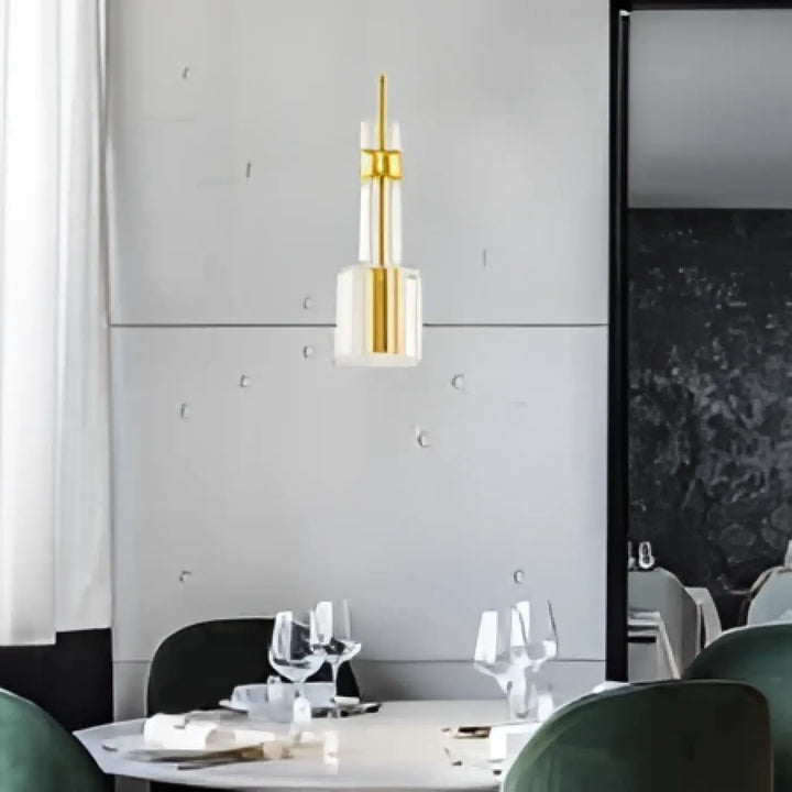 Suspension luminaire vitria en verre soufflé doré avec abat-jour en verre dépoli idéale comme luminaire décorative pour salle à manger