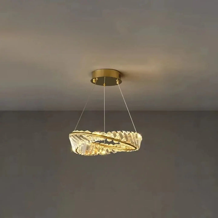 Suspension luminaire glinta en métal doré avec design torsadé et cristaux, anneau pour ring ceiling light mètres carrés
