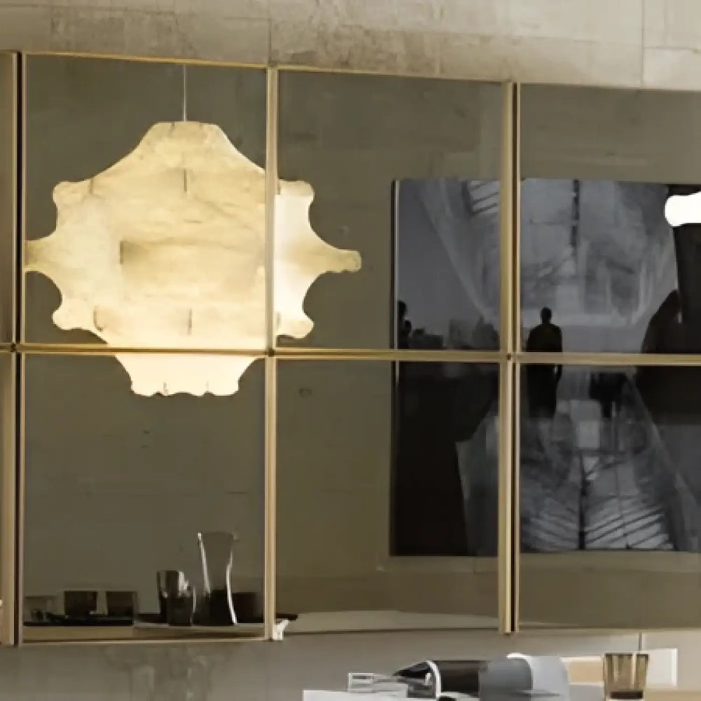 Suspension luminaire wavea avec abat-jour organique crème texturé suspendu par bras métalliques dorés fins