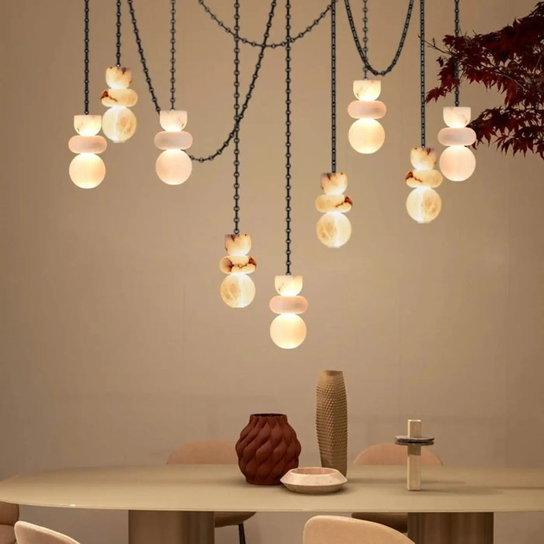 Suspension luminaire batta avec ampoules led lustre, intensité variable, orbes chaudes suspendues par chaînes sombres