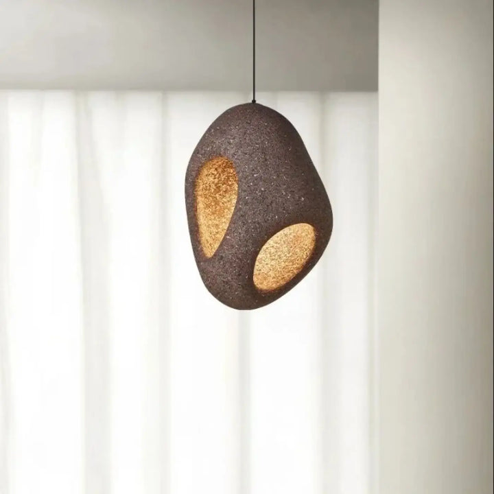 Suspension luminaire cavia en brun foncé texturé avec deux découpes ovales dorées, design luminaire aux moderne