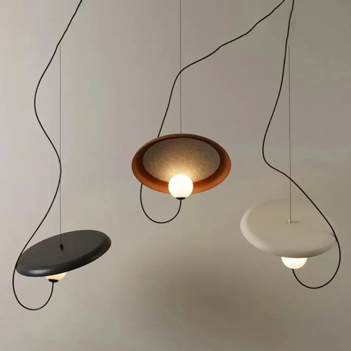 Suspension luminaire design aux formes modernes blanc noir rouge