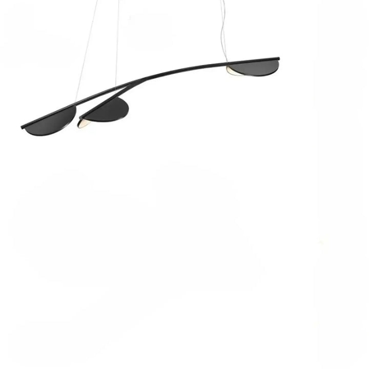 Suspension luminaire black sleekly curved with trois teardrop-shaped glass shades for lignes flottantes luminaire design