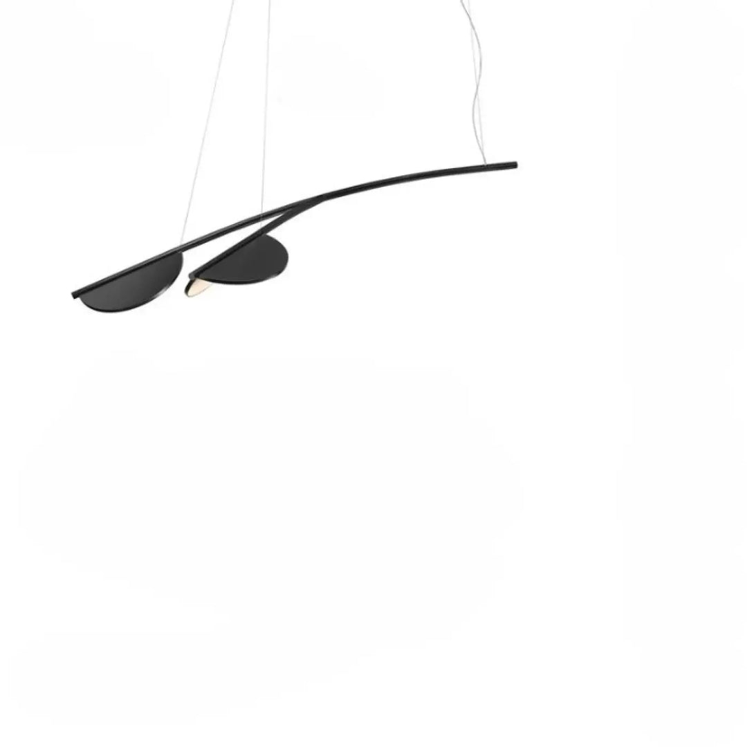 Suspension luminaire levia noir minimaliste avec design luminaire lignes flottantes et deux abat-jour en forme de goutte