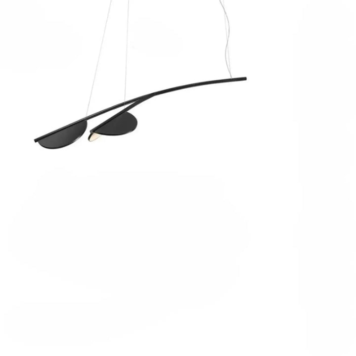Suspension luminaire levia noir minimaliste avec design luminaire lignes flottantes et deux abat-jour en forme de goutte