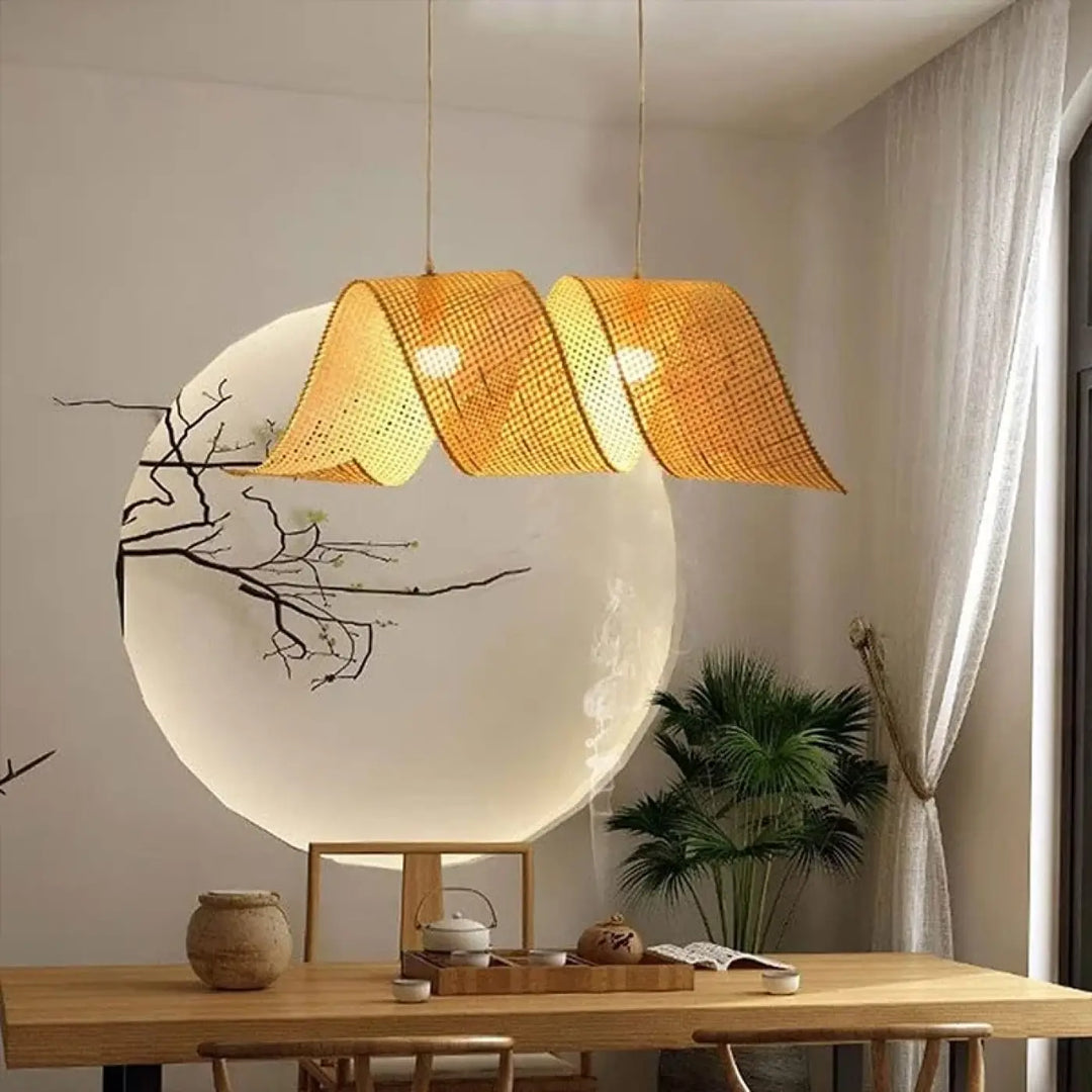 Suspension luminaire design en bambou naturel tressé beige zen
