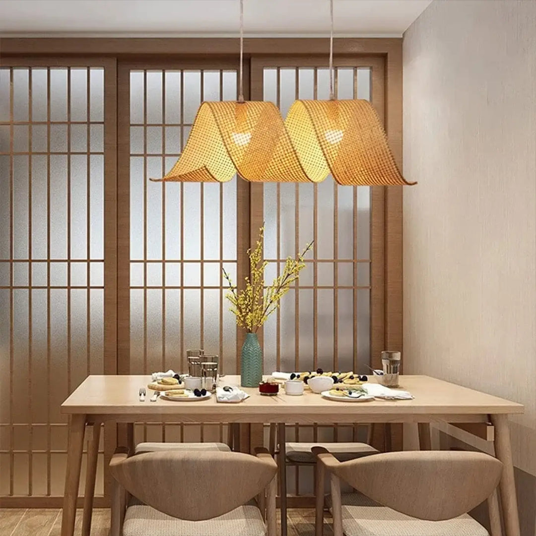 Suspension luminaire design en bambou naturel tressé beige zen