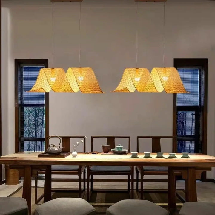 Suspension luminaire design en bambou naturel tressé beige zen