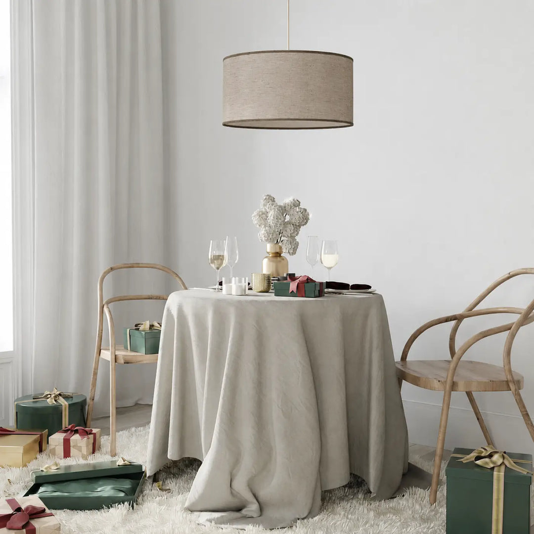Suspension luminaire beige en lin avec finition texturée subtile pour un design élégant et naturel