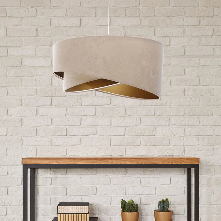 Suspension luminaire beige en velours avec intérieur doré et design moderne en couches galaxy auric