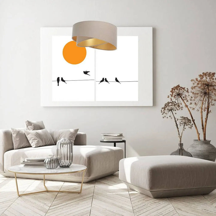 Suspension luminaire beige galaxy auric avec design minimaliste silhouette d oiseaux noirs sur fond blanc et soleil orange