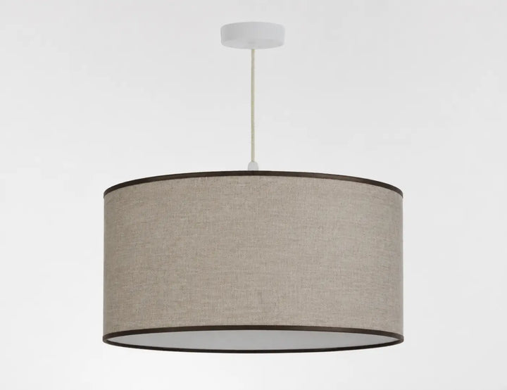 Suspension luminaire beige en lin avec bordure noire et montage plafond blanc design élégant boho