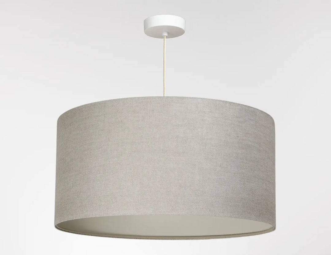 Suspension luminaire design beige avec abat-jour cylindrique en lin texturé gris et fixation de plafond blanche
