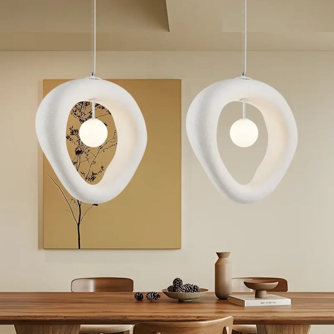 Suspension luminaire design blanche à anneau organique épuré