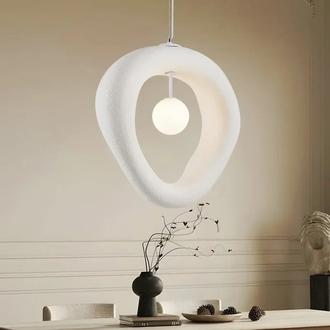Suspension luminaire design blanche à anneau organique épuré