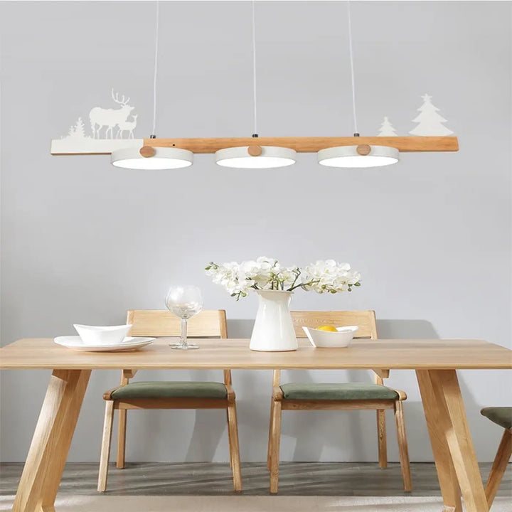 Suspension luminaire design en bois avec décor nature élégant