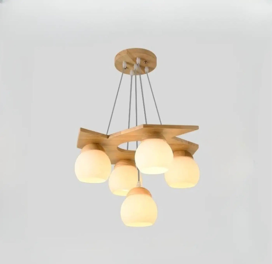 Suspension luminaire moderne en bois naturel avec cinq globes en verre dépoli pour plafond intérieur