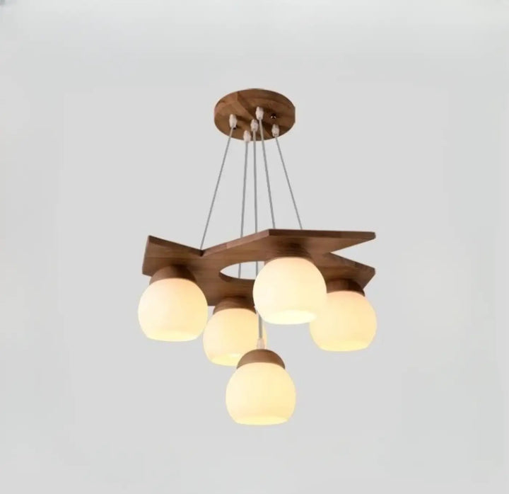 Suspension luminaire moderne en bois avec cinq globes en verre dépoli et cadre géométrique central wodel