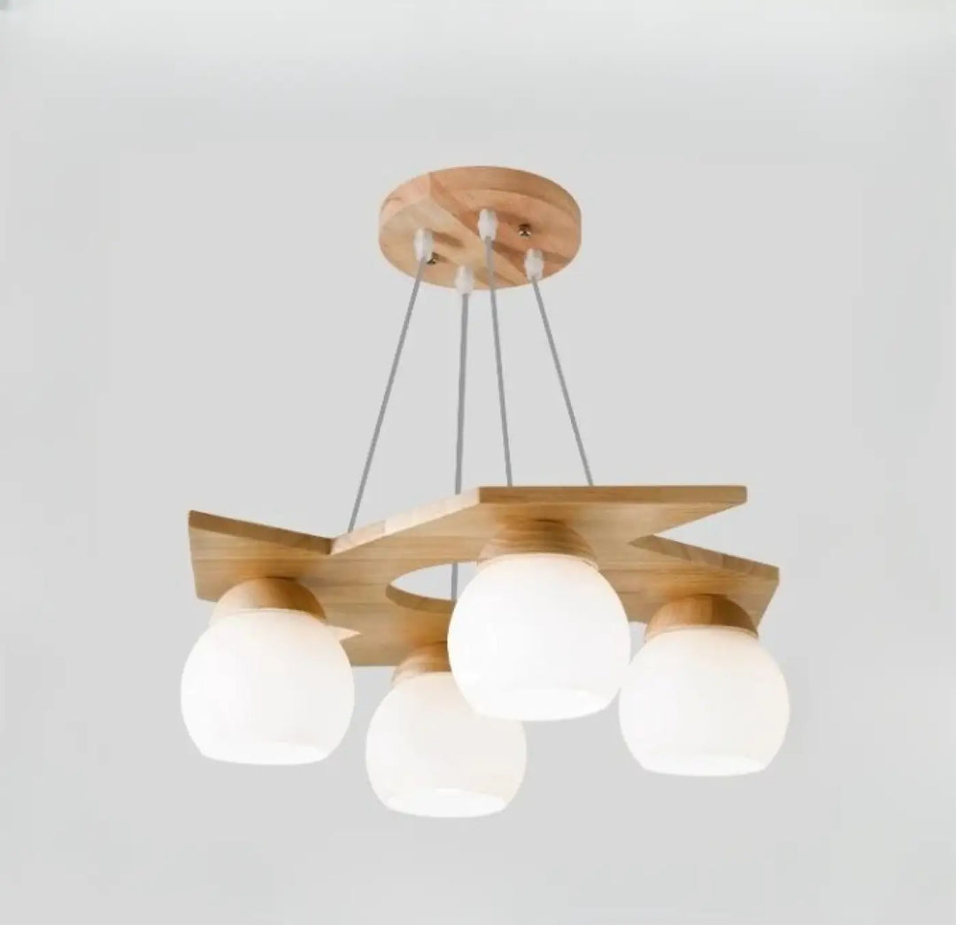 Suspension luminaire wodel en bois moderne avec quatre globes en verre dépoli et base circulaire en bois