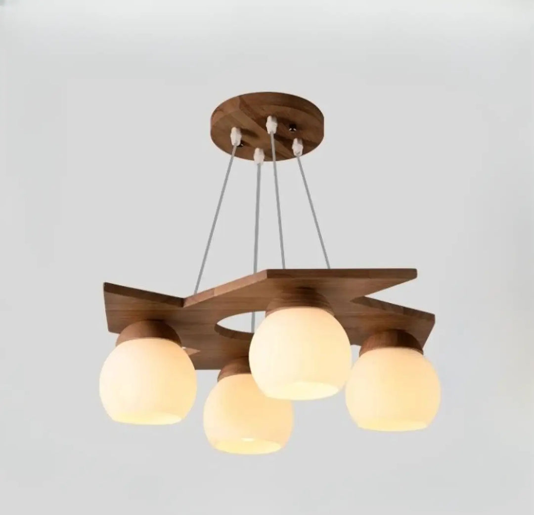 Suspension luminaire moderne en bois avec quatre globes en verre dépoli suspendus par des cordons métalliques fins