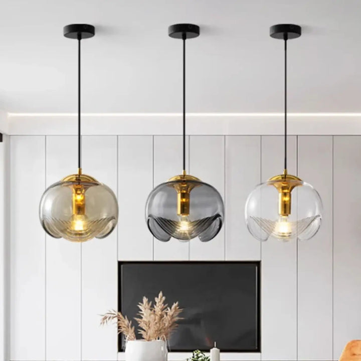 Suspension luminaire design boule en verre doré et noir raffiné