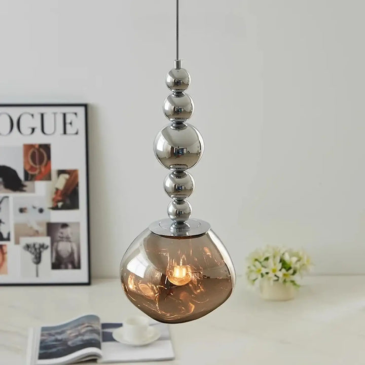 Suspension luminaire venusia avec sphères chrome poli et verre opalin ambré translucide design élégant moderne