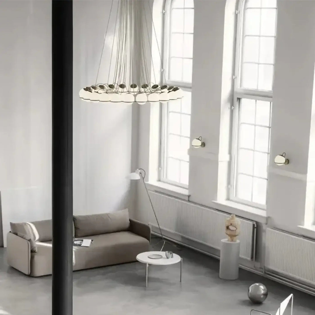Suspension luminaire cloudis blanc moderne avec globes en verre dépoli en disposition circulaire suspendus par cordons fins