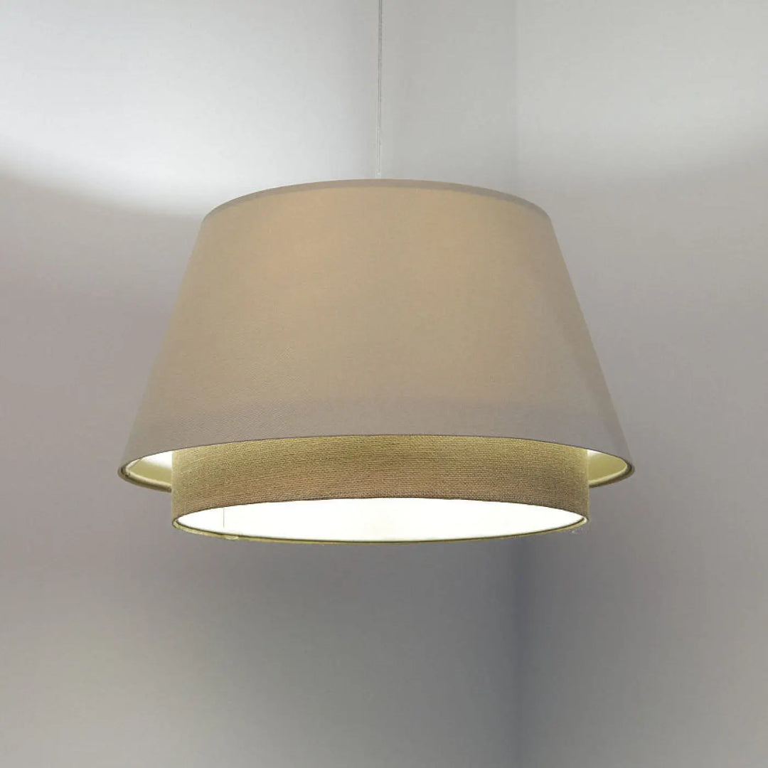 Suspension luminaire sensei design crème en tissu beige avec double abat-jour et bord intérieur doré texturé