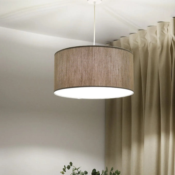 Suspension luminaire boho linen crème en tissu beige tissé cylindrique avec doublure intérieure blanche et cordon fin blanc