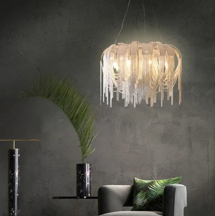 Suspension luminaire design dorée à chaînes lumineuses