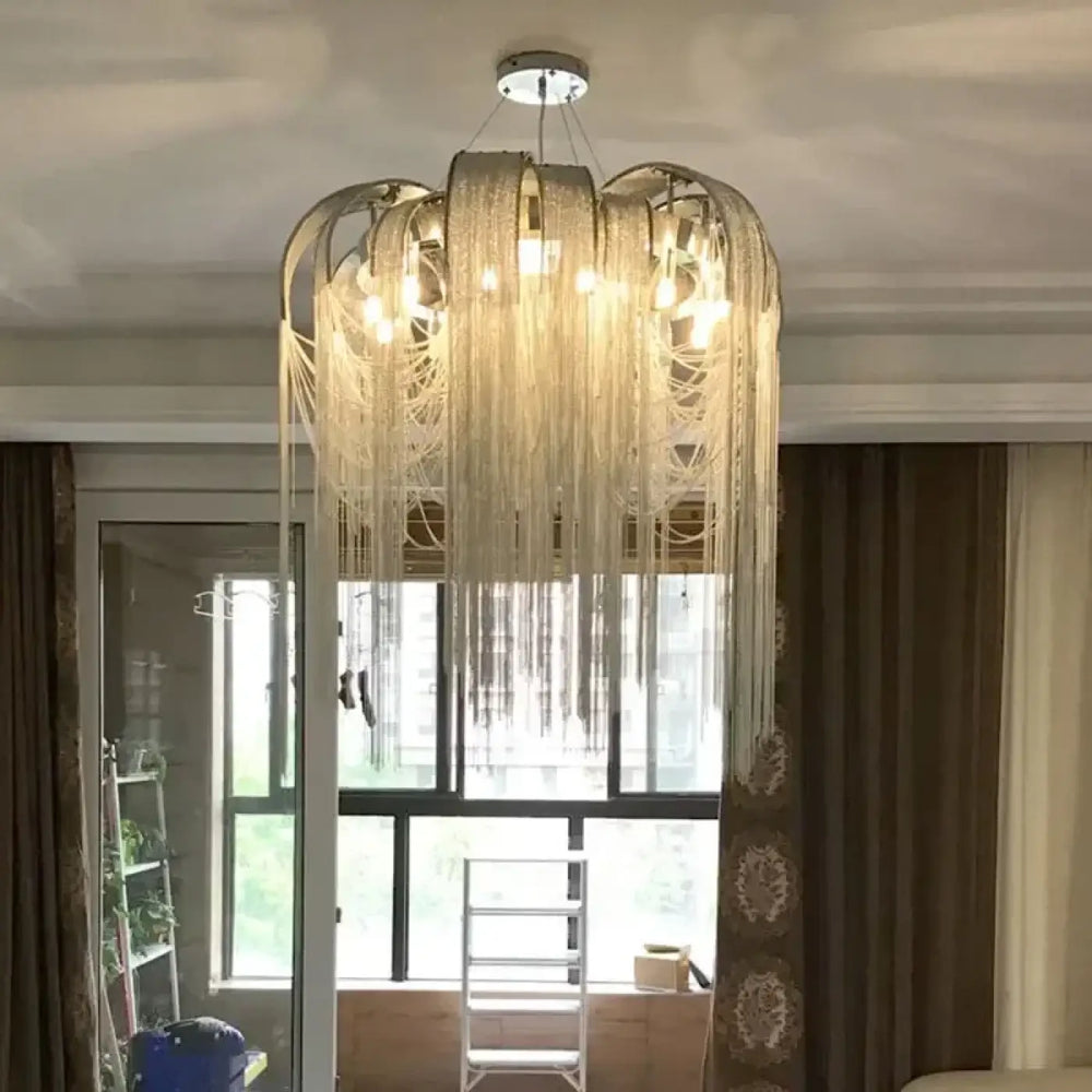 Suspension luminaire design dorée à chaînes lumineuses