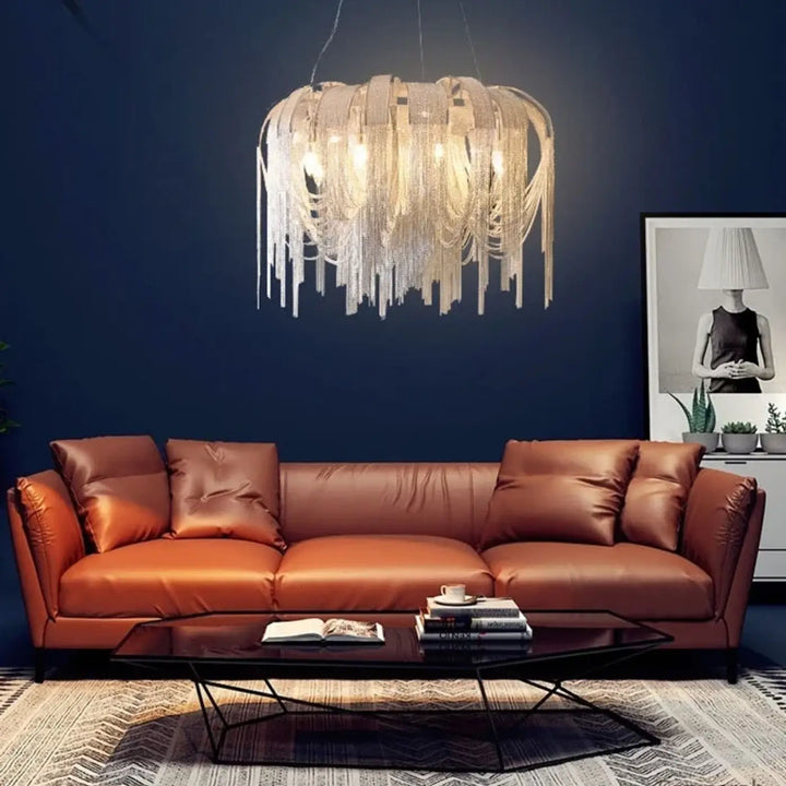 Suspension luminaire design dorée à chaînes lumineuses