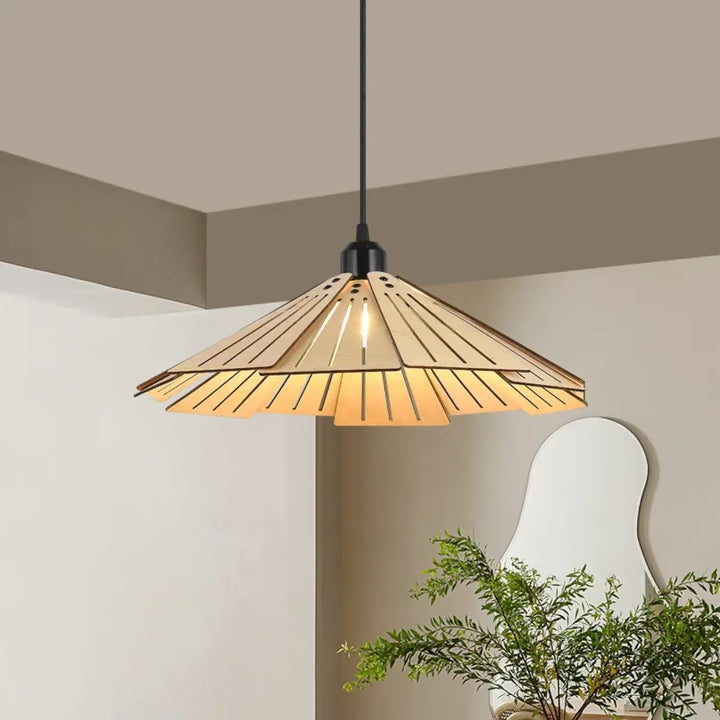 La suspension luminaire design épuré en bois naturel beige et marron