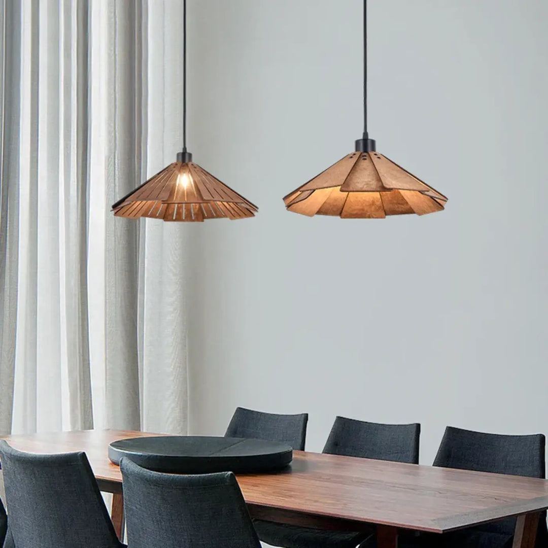 La suspension luminaire design épuré en bois naturel beige et marron