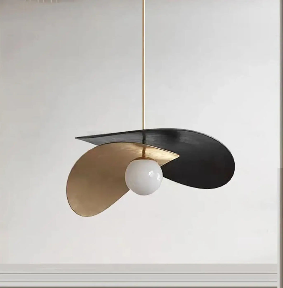 Suspension luminaire ravine avec design asymétrique moderne en disques métalliques noir mat et or brossé