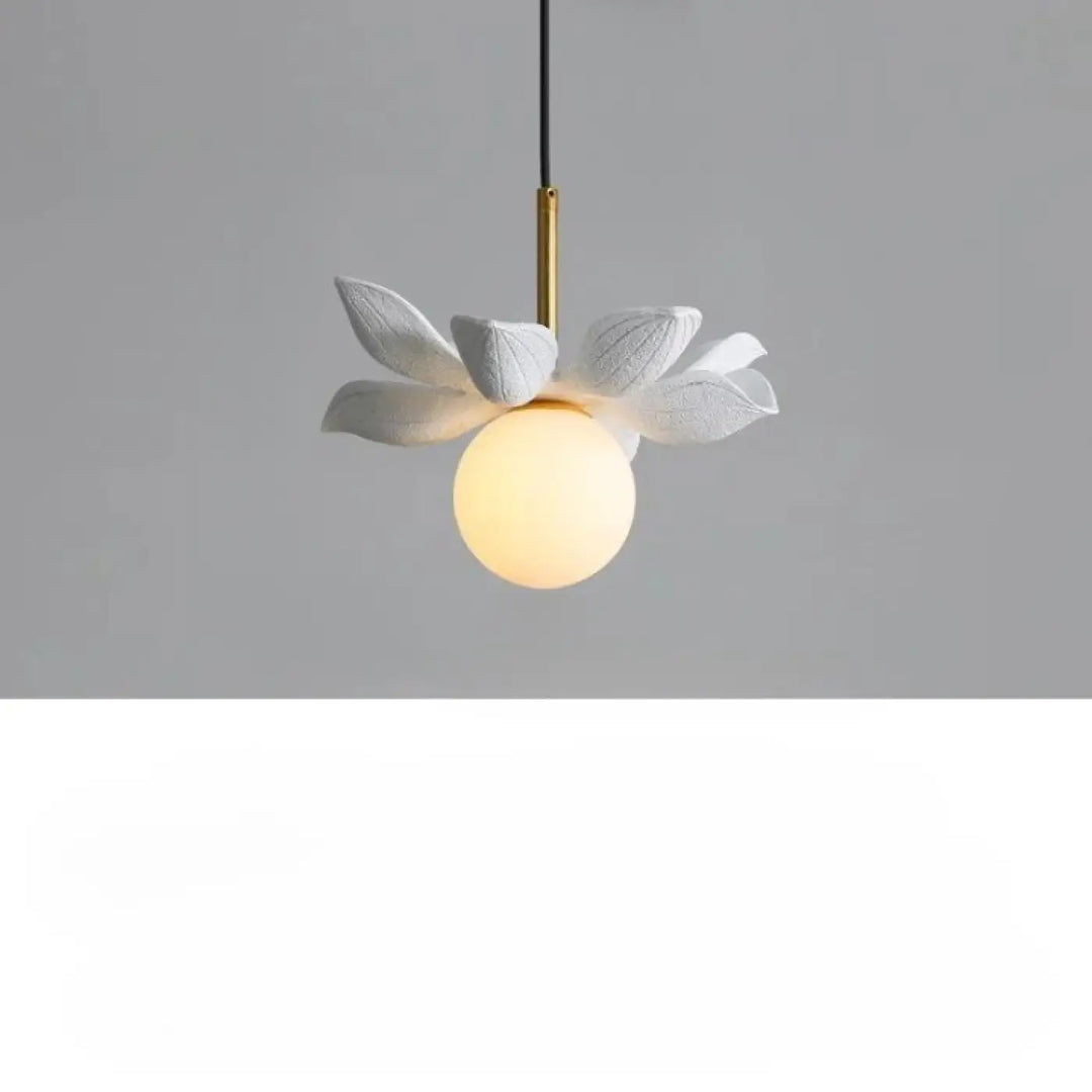 Suspension luminaire kalyx en céramique blanche en forme de lotus avec globe en verre chaud