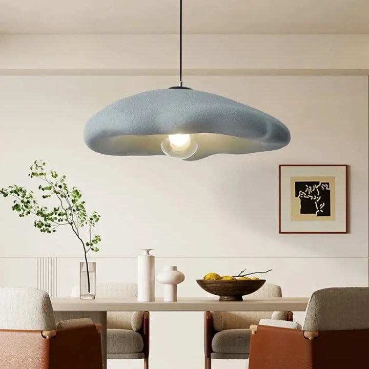 Suspension luminaire ondea en forme de nuage bleu doux avec surface texturée pour un luminaire design contemporain