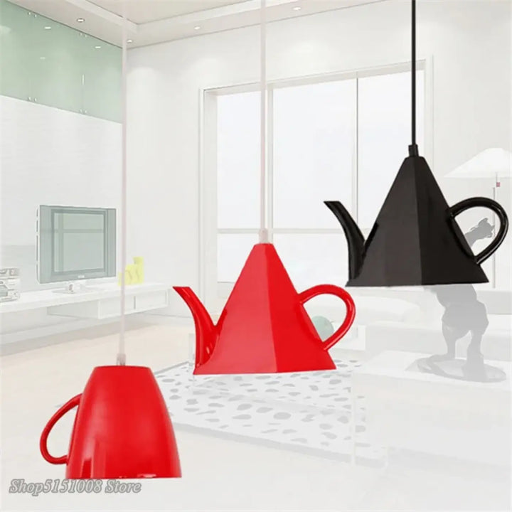 Suspension luminaire aroma avec luminaires en forme de théière rouge et noir brillante pour une touche d originalité