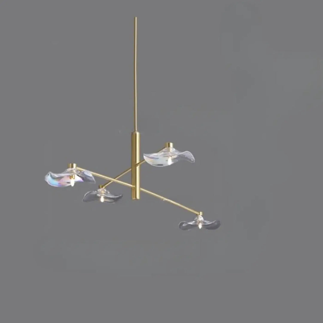 Suspension luminaire vetros en ton or avec trois pétales de verre translucide irisé suspendus à une tige centrale