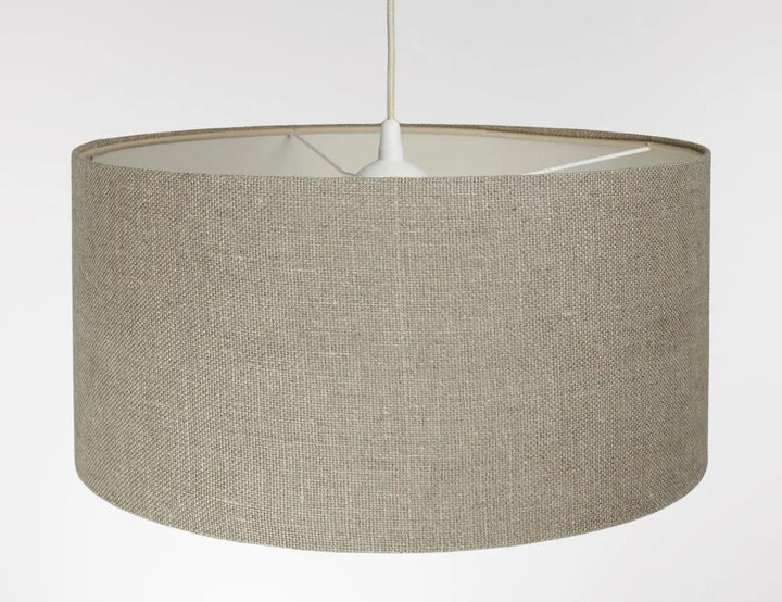 Suspension luminaire design kaki en lin beige avec abat-jour cylindrique et intérieur blanc suspendu par cordon