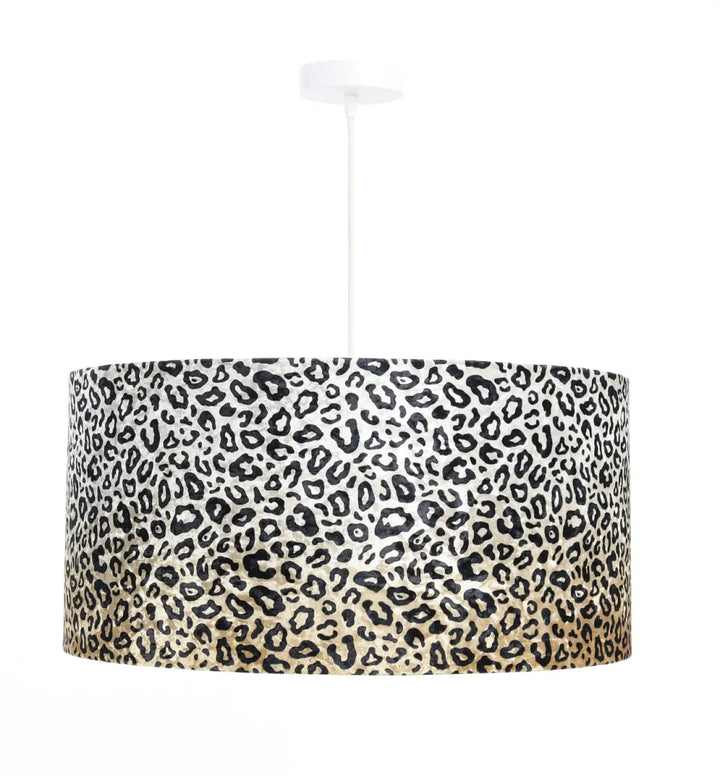 Suspension luminaire cylindrique à motif design léopard crème et noir suspendue par un cordon blanc