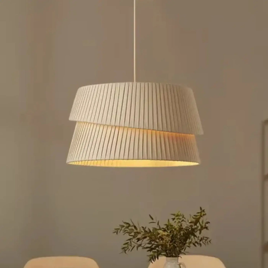 Suspension luminaire moderne off-white plissée avec une lumière chaude intérieure idéale parmi les lampes suspendues
