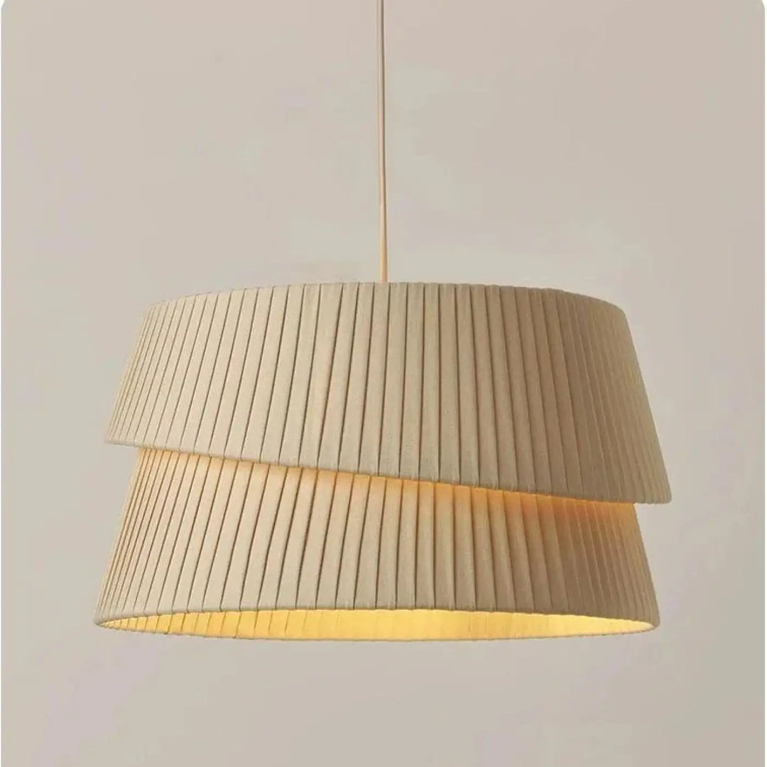 Suspension luminaire en papier beige plissé avec une lueur intérieure dorée chaude pour lampes suspendues
