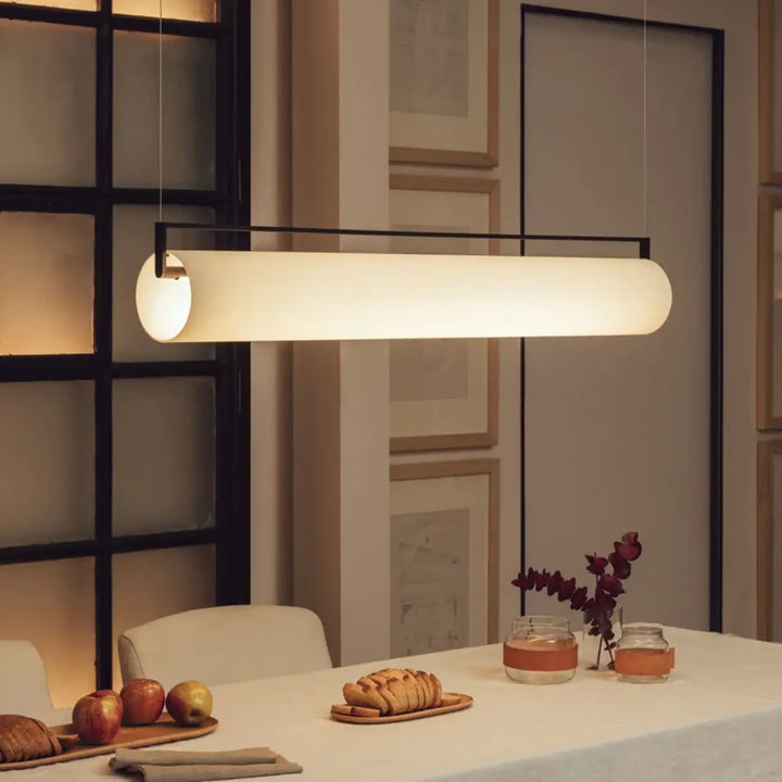 Modern suspension luminaire elia avec cylindre lumineux en métal noir et diffuseur cylindrique blanc cassé minimaliste