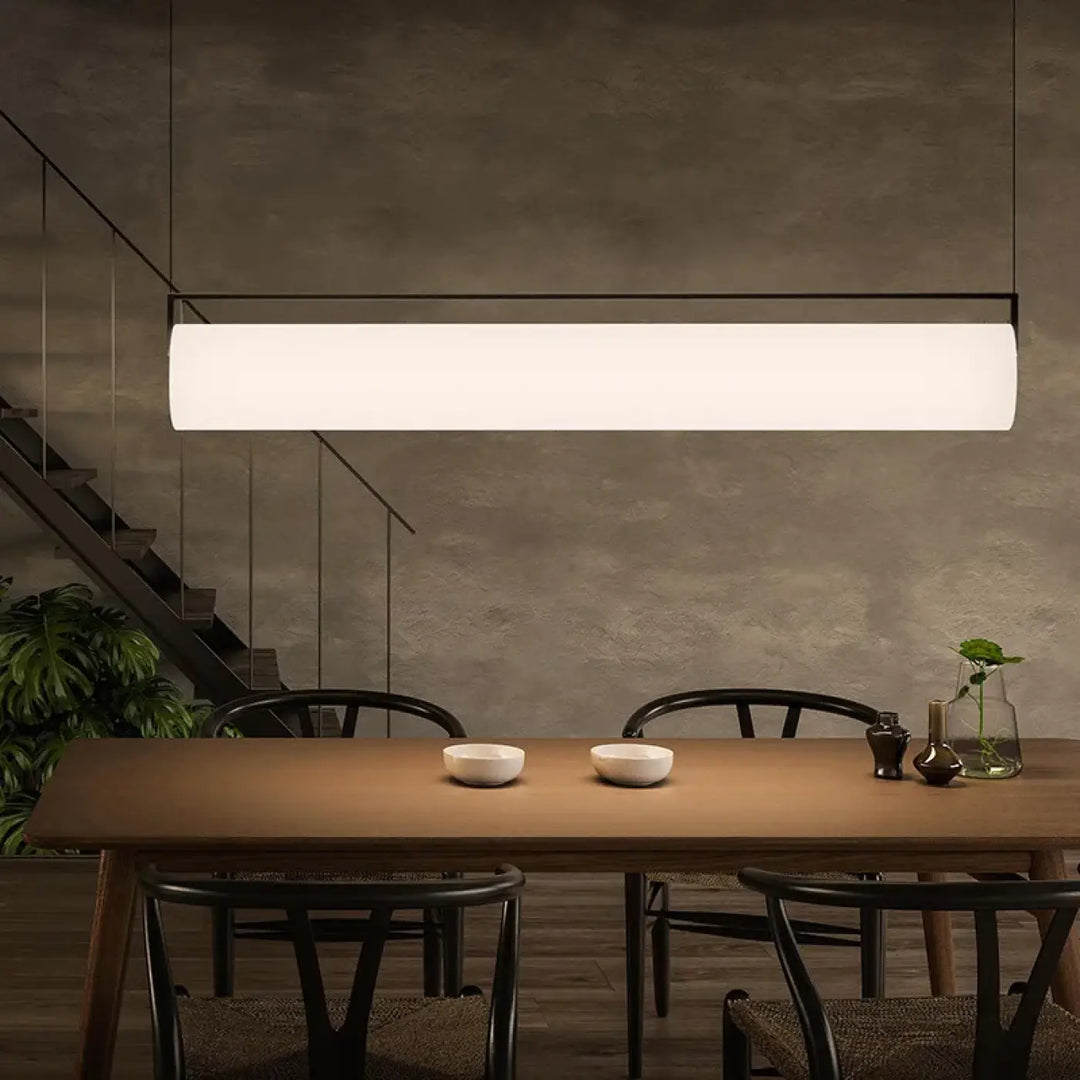 Suspension luminaire elia avec cadre noir moderne et cylindre lumineux diffusant une lumière blanche douce