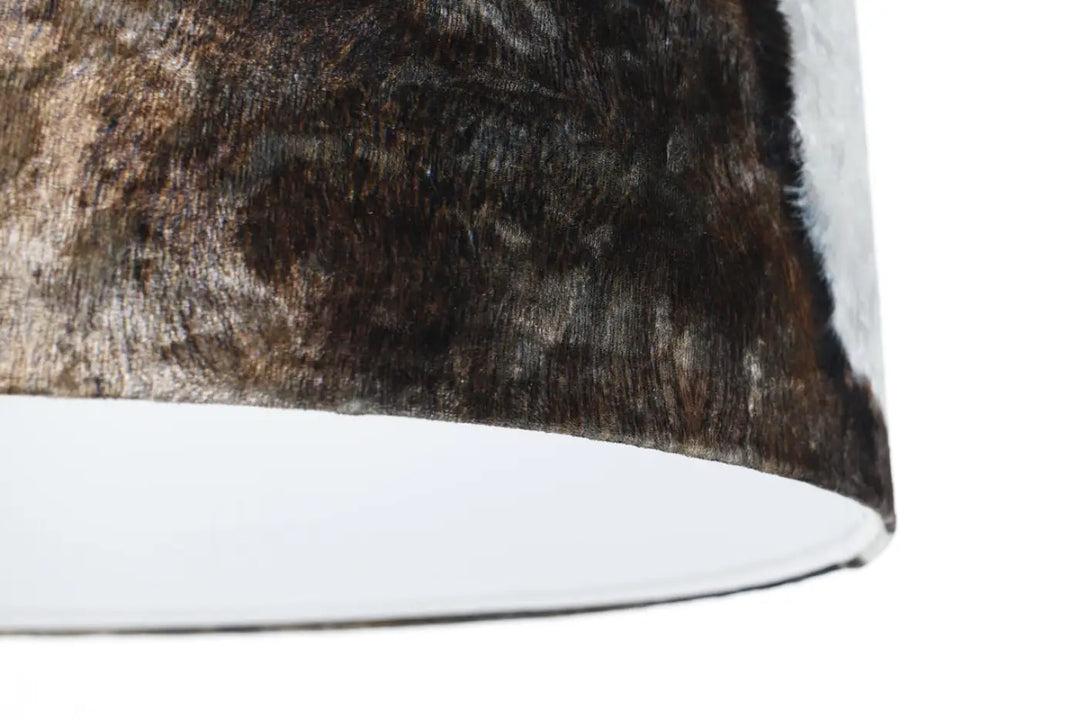 Suspension luminaire design marron blanc avec abat-jour cylindrique en peau de vache marron et noir texturé