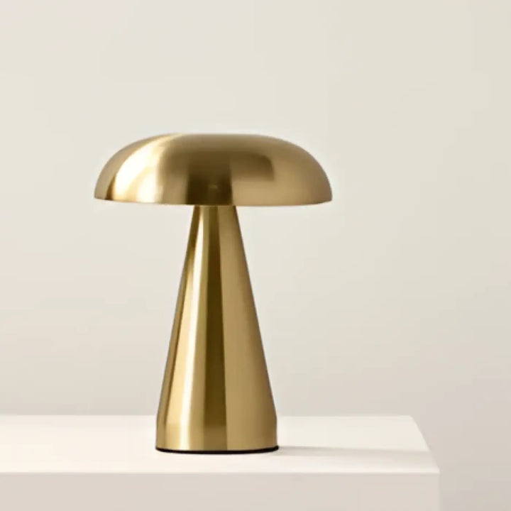Lampe de table amelia en métal brossé doré, luminaire design minimaliste idéal pour salle à manger